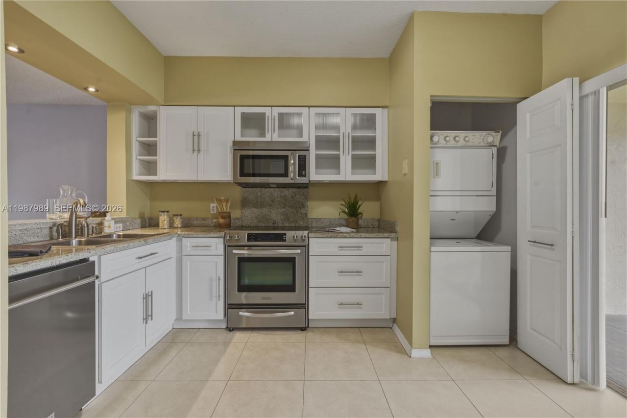 16635 Hemingway Dr , Weston, FL 33326 Photo