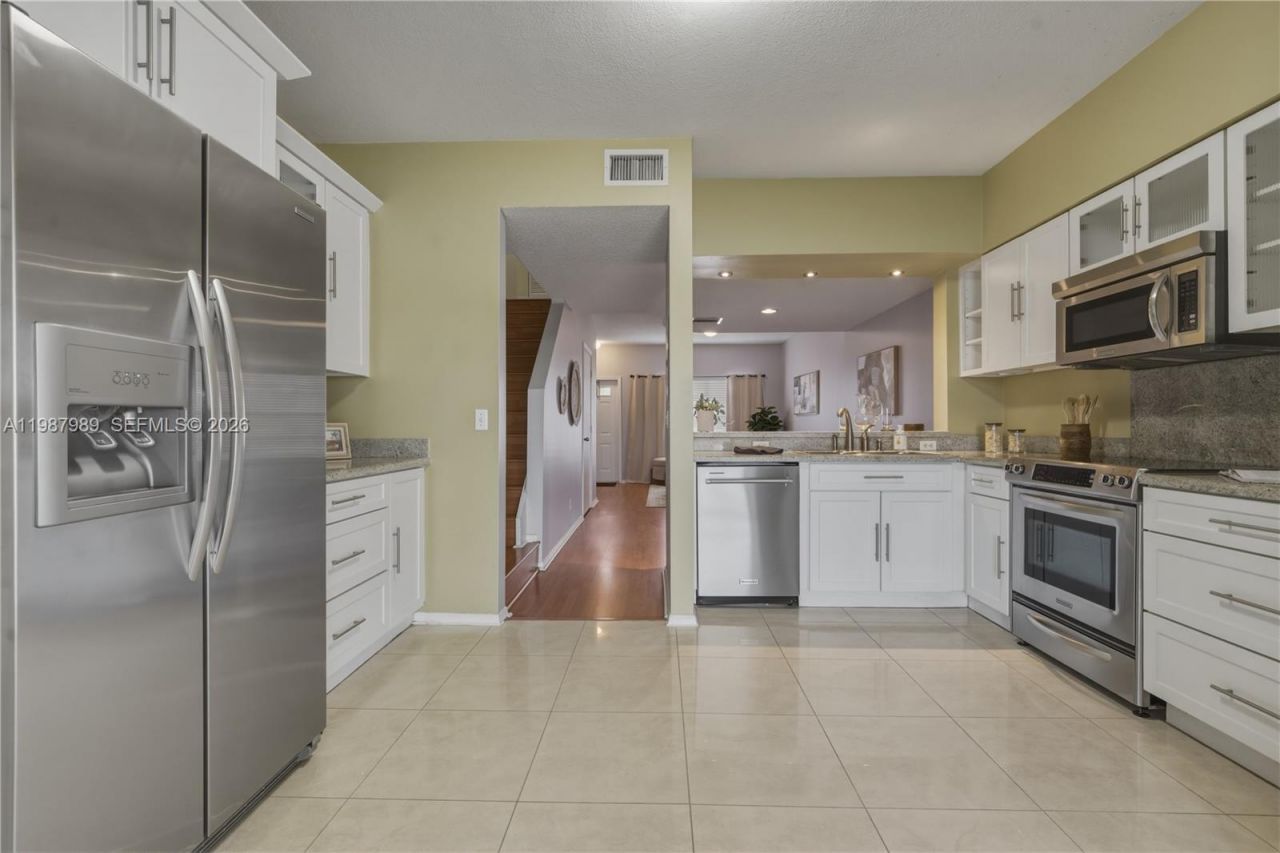 16635 Hemingway Dr , Weston, FL 33326 Photo