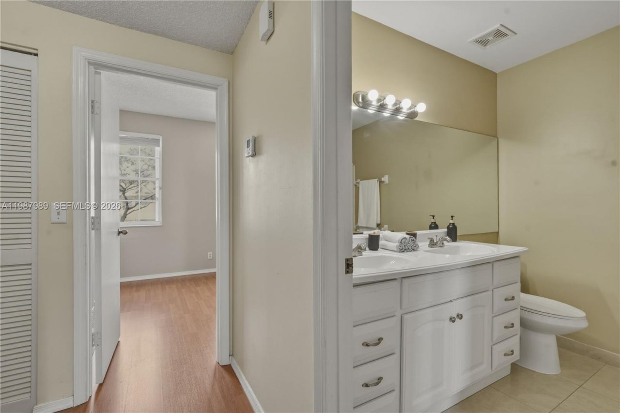 16635 Hemingway Dr , Weston, FL 33326 Photo