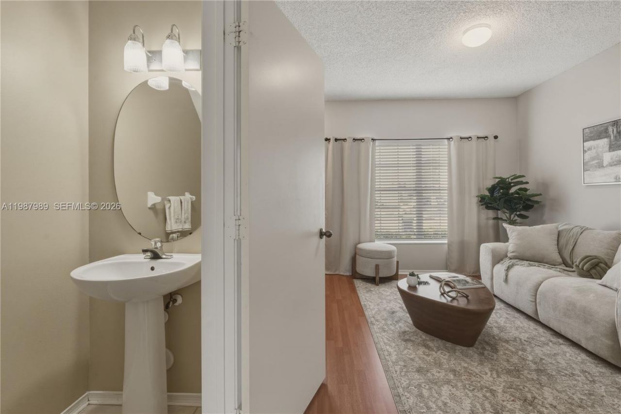 16635 Hemingway Dr , Weston, FL 33326 Photo