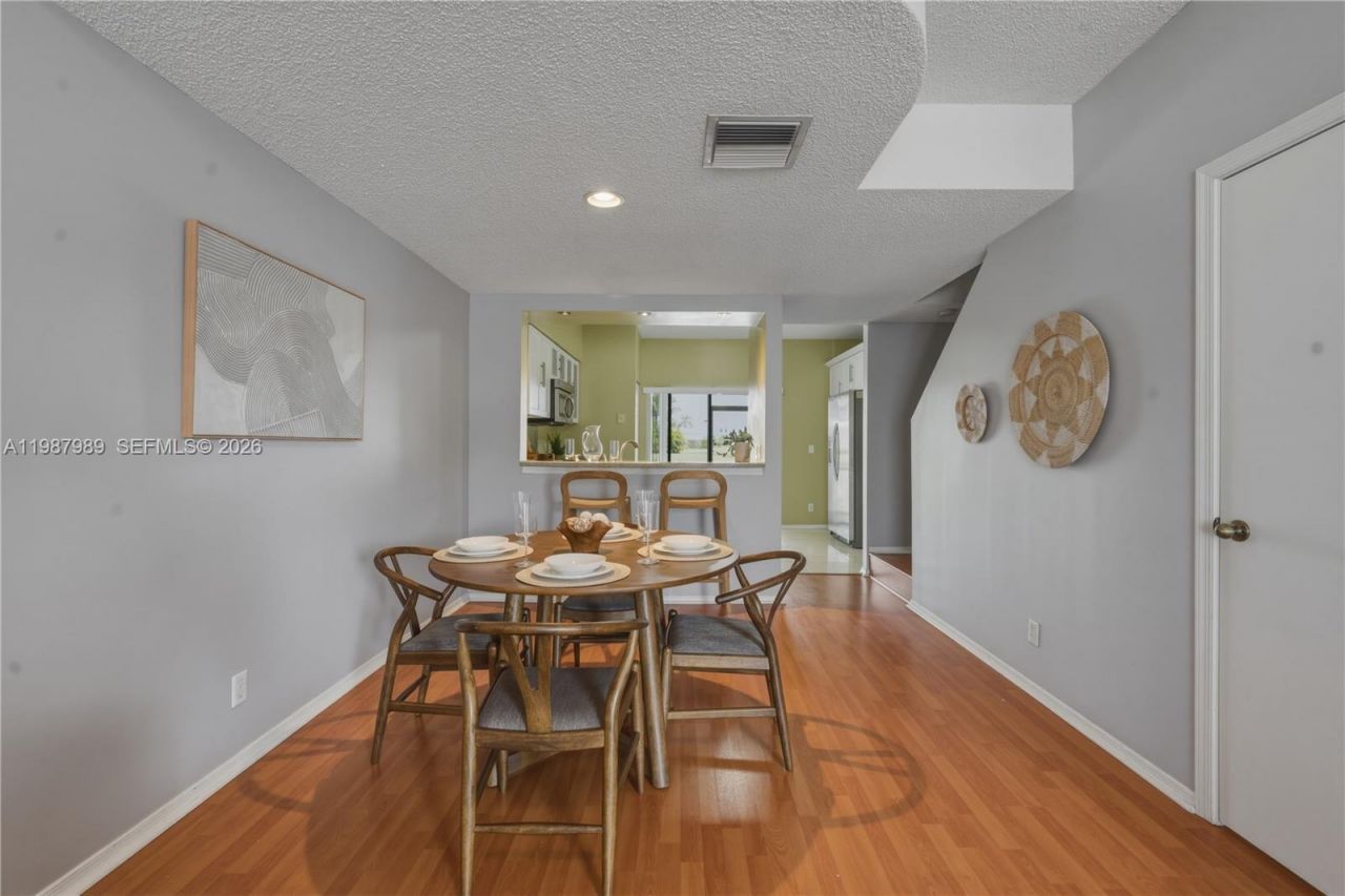 16635 Hemingway Dr , Weston, FL 33326 Photo