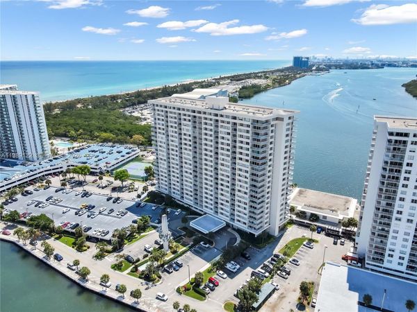 300 Bayview Dr, Unit 307, Sunny Isles Beach, FL 33160
