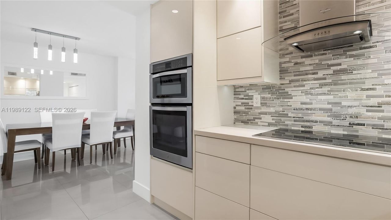 300 Bayview Dr , Unit 307, Sunny Isles Beach, FL 33160 Photo