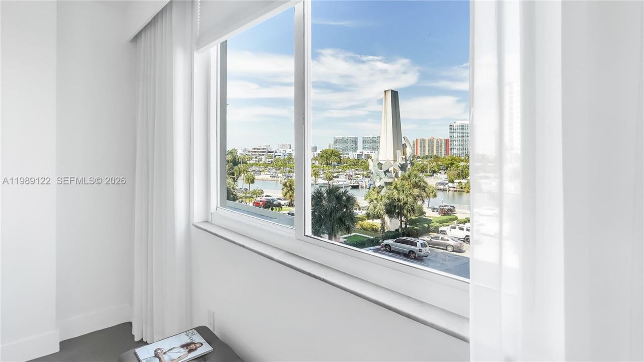 300 Bayview Dr , Unit 307, Sunny Isles Beach, FL 33160 Photo