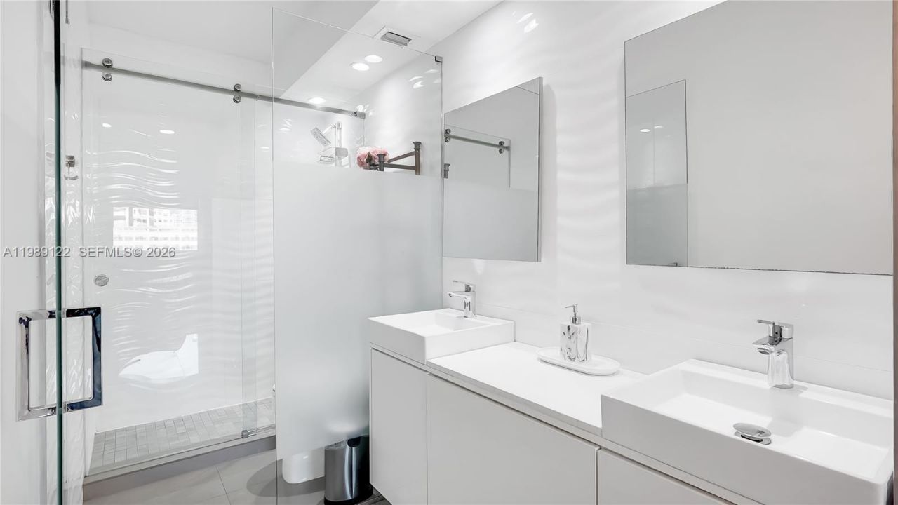 300 Bayview Dr , Unit 307, Sunny Isles Beach, FL 33160 Photo