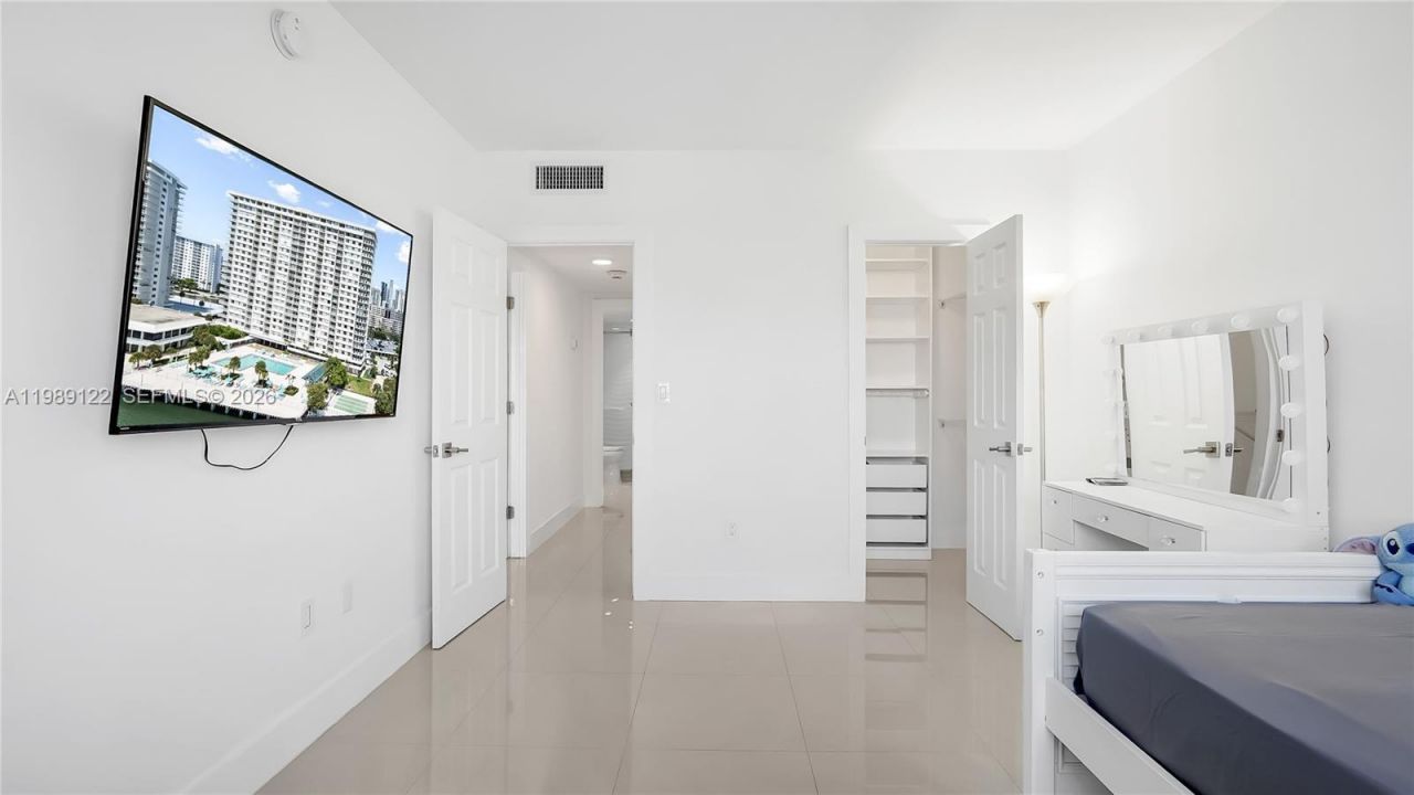 300 Bayview Dr, Unit 307, Sunny Isles Beach, FL 33160 Photo