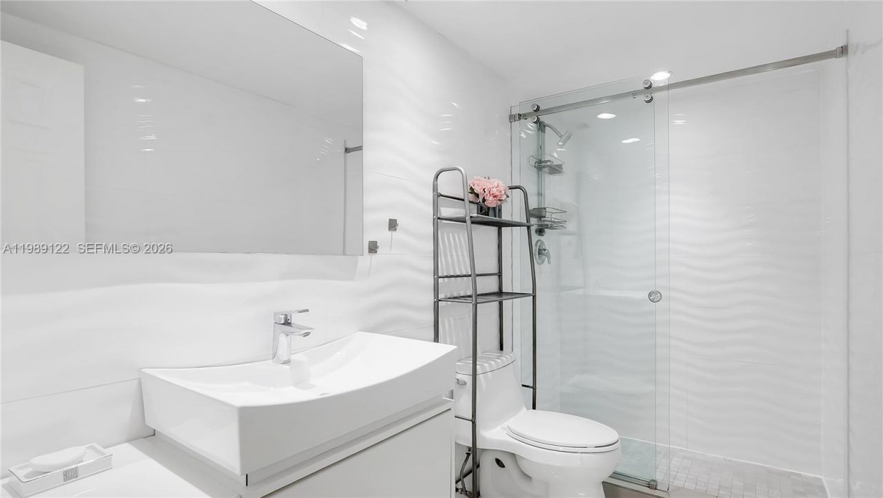 300 Bayview Dr, Unit 307, Sunny Isles Beach, FL 33160 Photo
