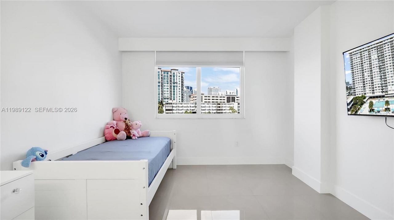 300 Bayview Dr, Unit 307, Sunny Isles Beach, FL 33160 Photo