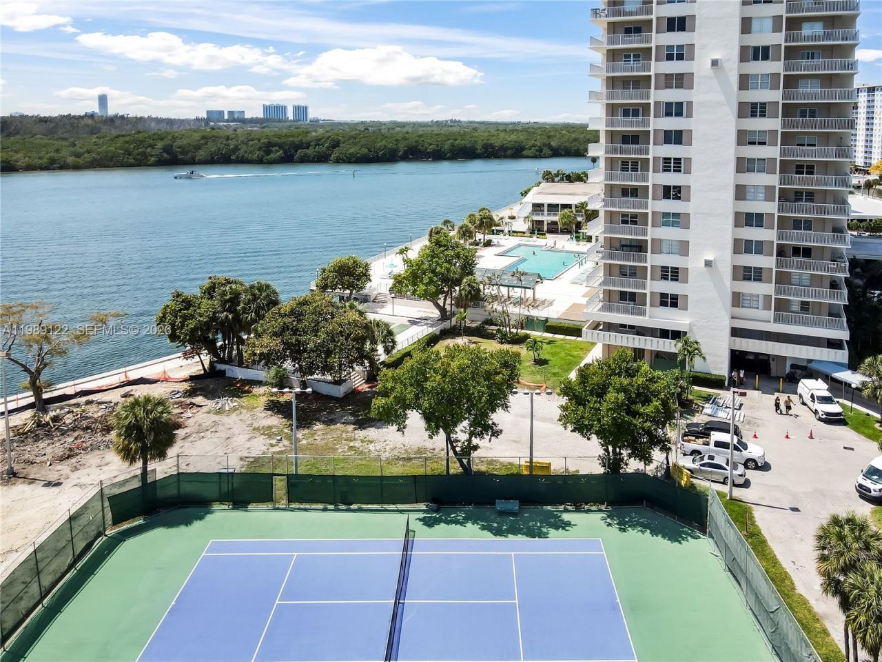 300 Bayview Dr, Unit 307, Sunny Isles Beach, FL 33160 Photo