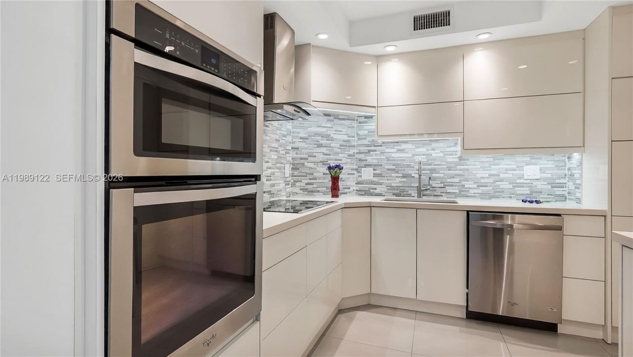 300 Bayview Dr, Unit 307, Sunny Isles Beach, FL 33160 Photo
