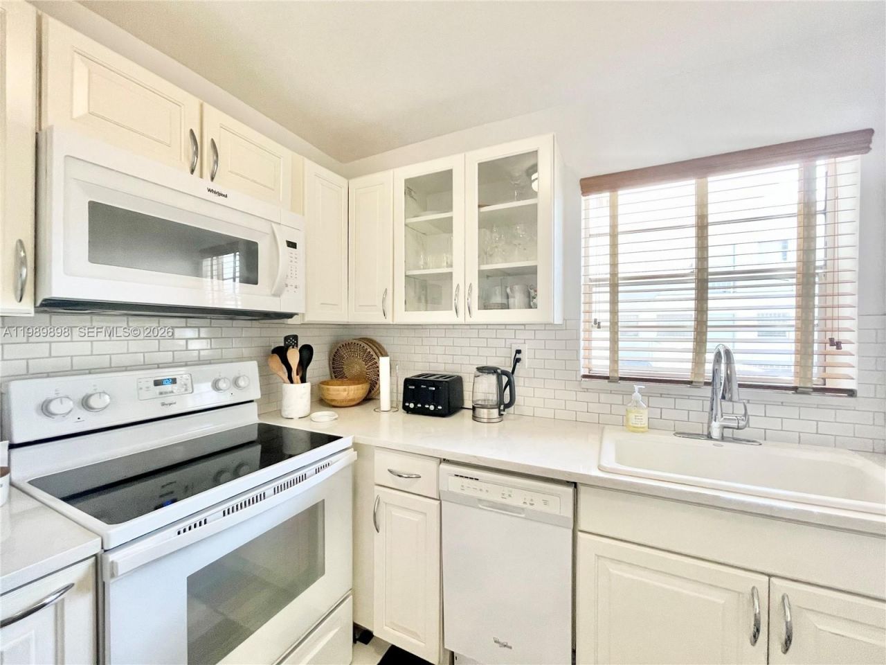 221 Meridian Ave, Unit 410, Miami Beach, FL 33139 Photo