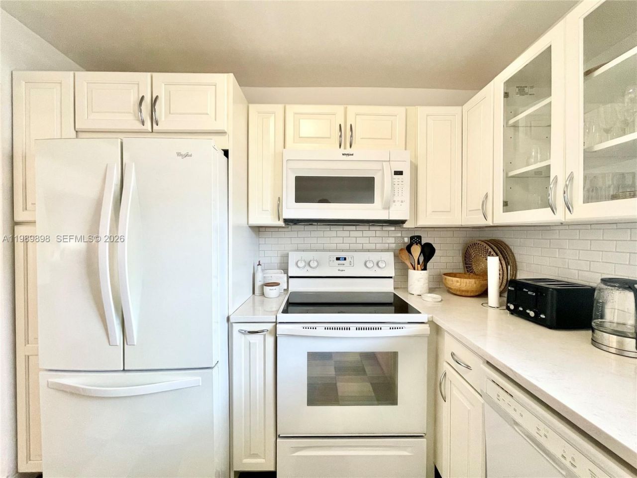 221 Meridian Ave, Unit 410, Miami Beach, FL 33139 Photo