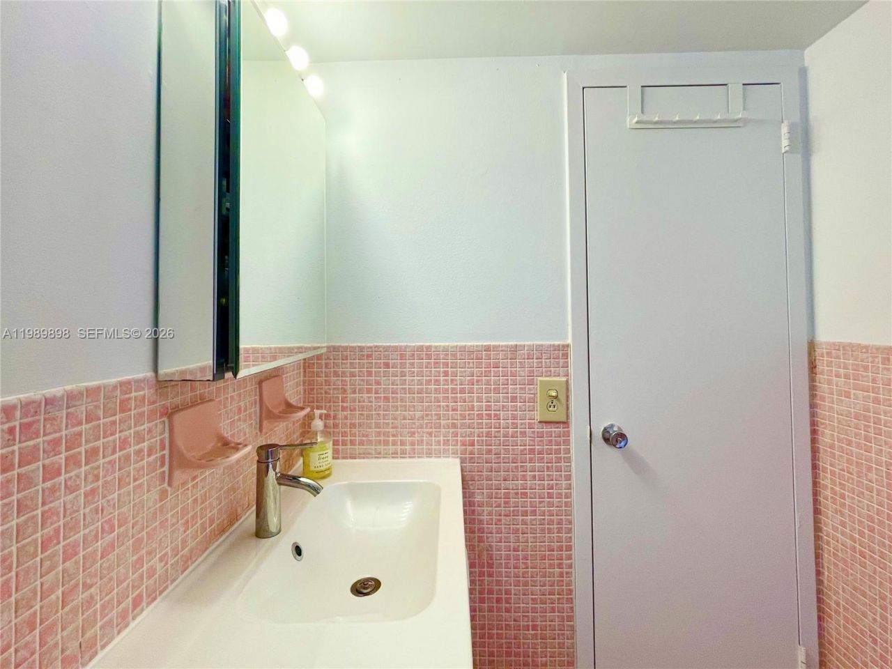 221 Meridian Ave, Unit 410, Miami Beach, FL 33139 Photo