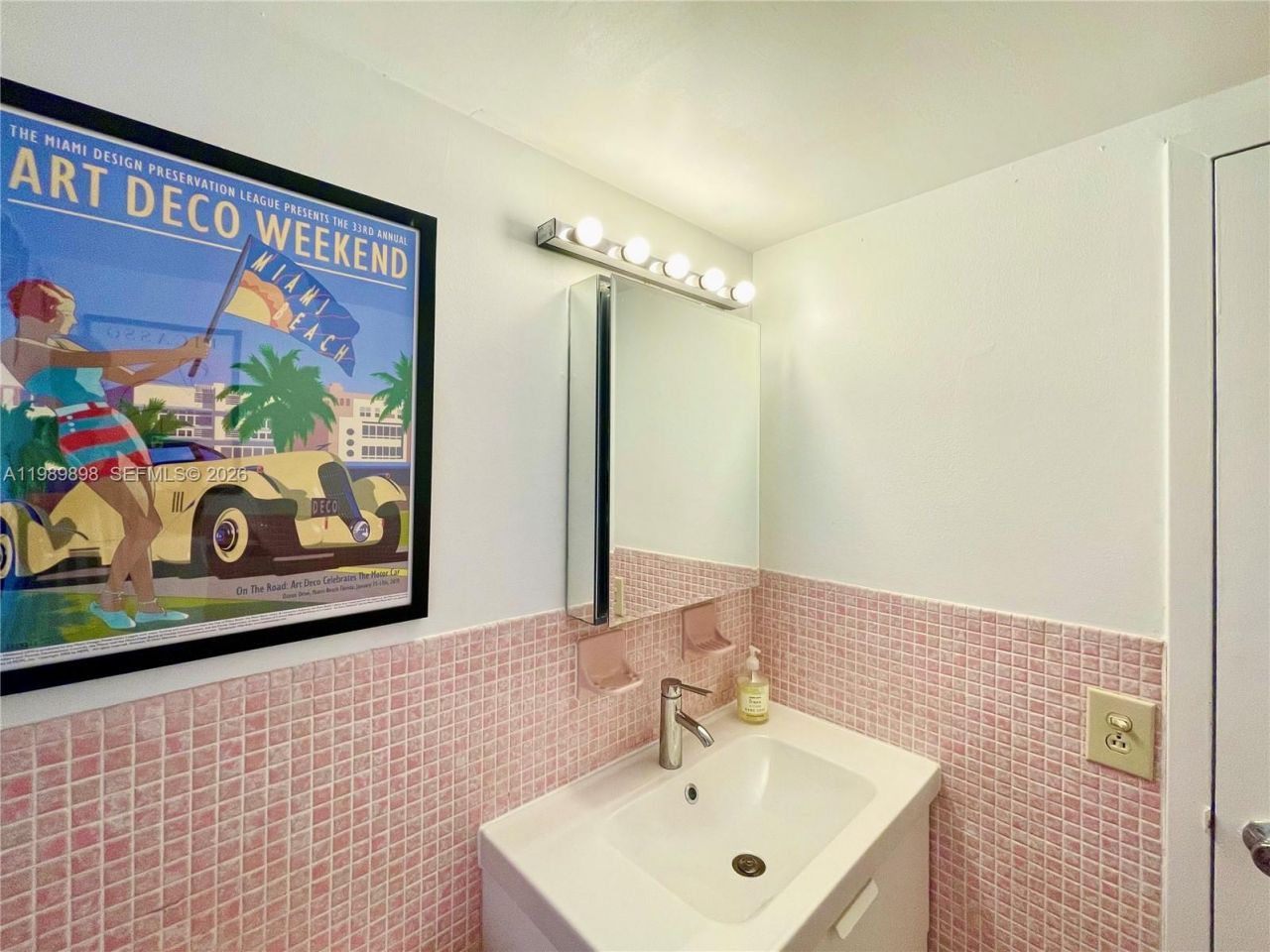 221 Meridian Ave, Unit 410, Miami Beach, FL 33139 Photo