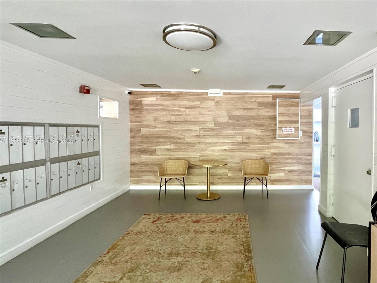 221 Meridian Ave, Unit 410, Miami Beach, FL 33139 Photo