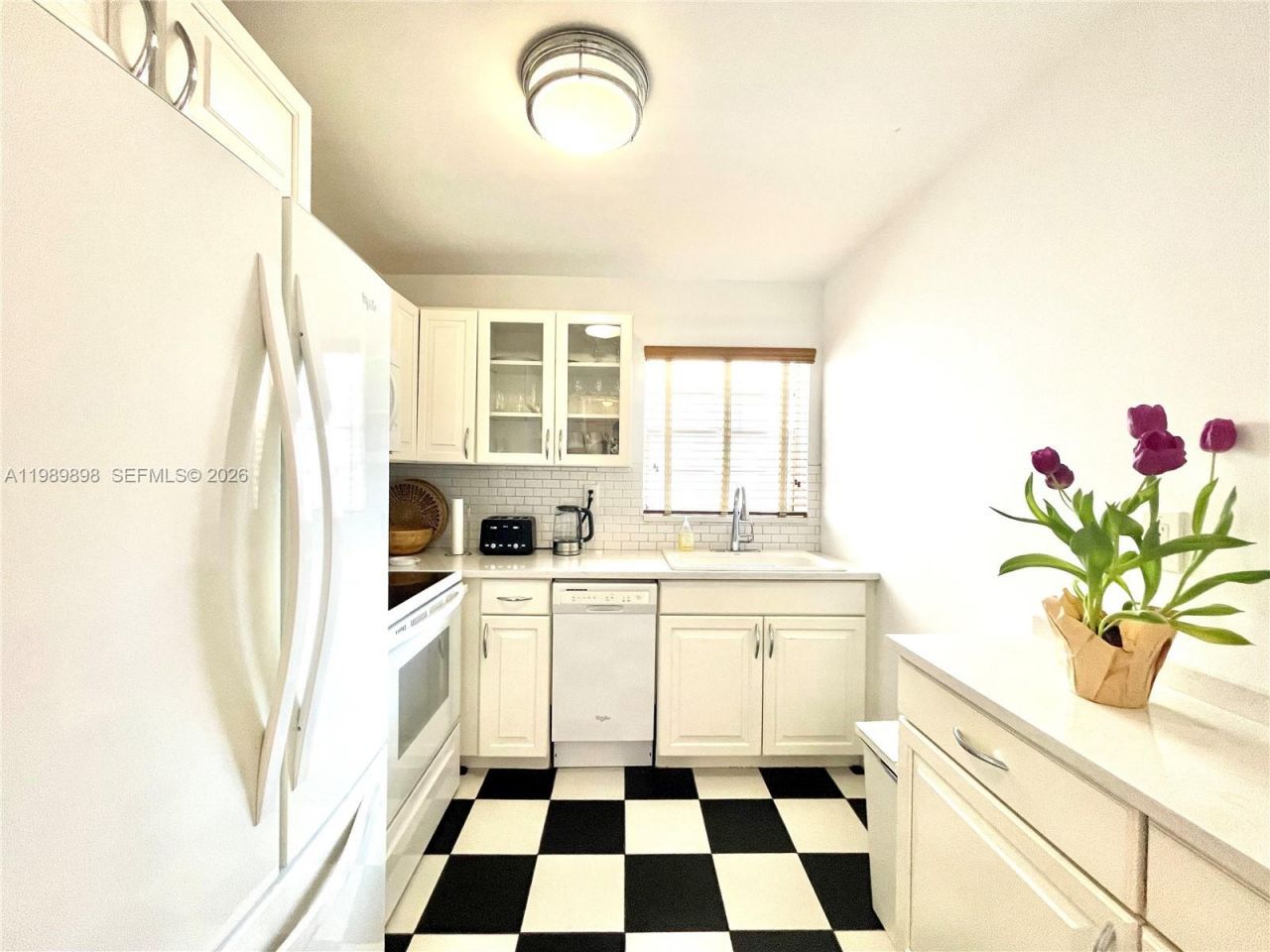 221 Meridian Ave, Unit 410, Miami Beach, FL 33139 Photo