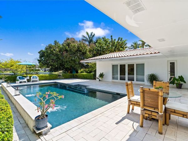 7327 Sabal Dr, Miami Lakes, FL 33014