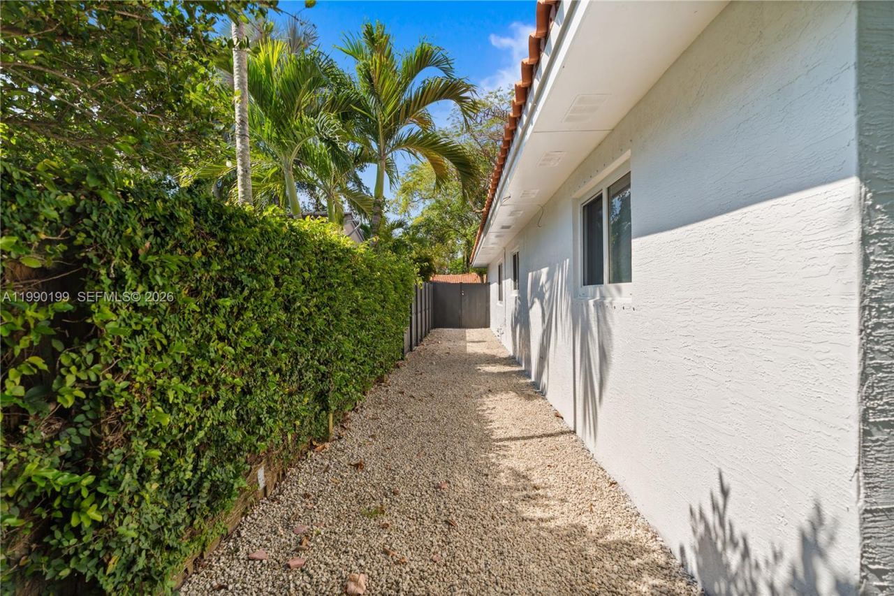 7327 Sabal Dr , Miami Lakes, FL 33014 Photo