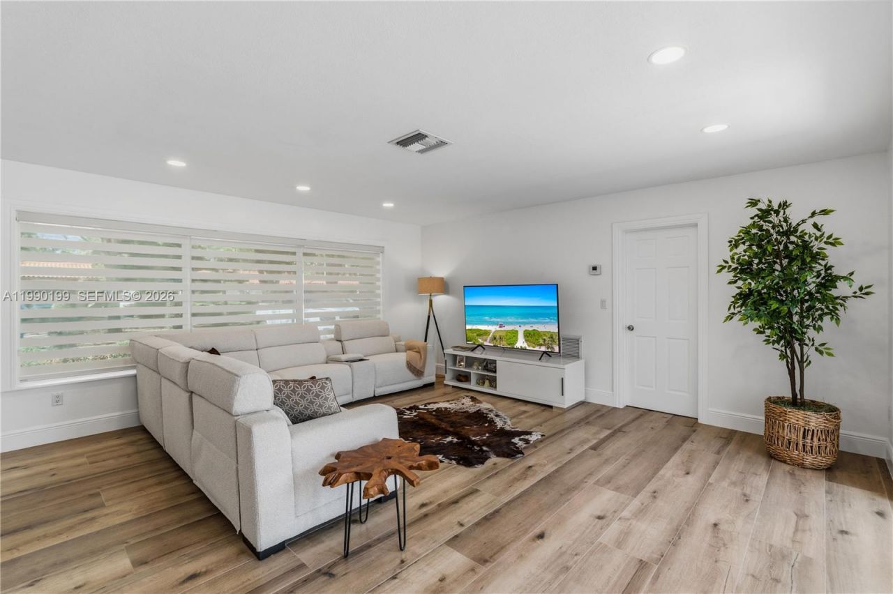 7327 Sabal Dr , Miami Lakes, FL 33014 Photo