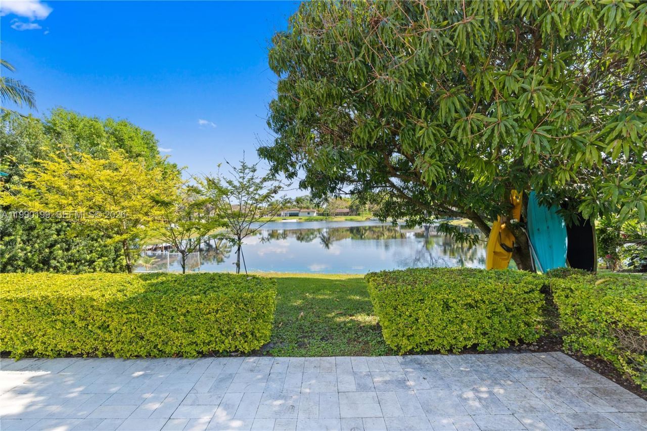 7327 Sabal Dr, Miami Lakes, FL 33014 Photo