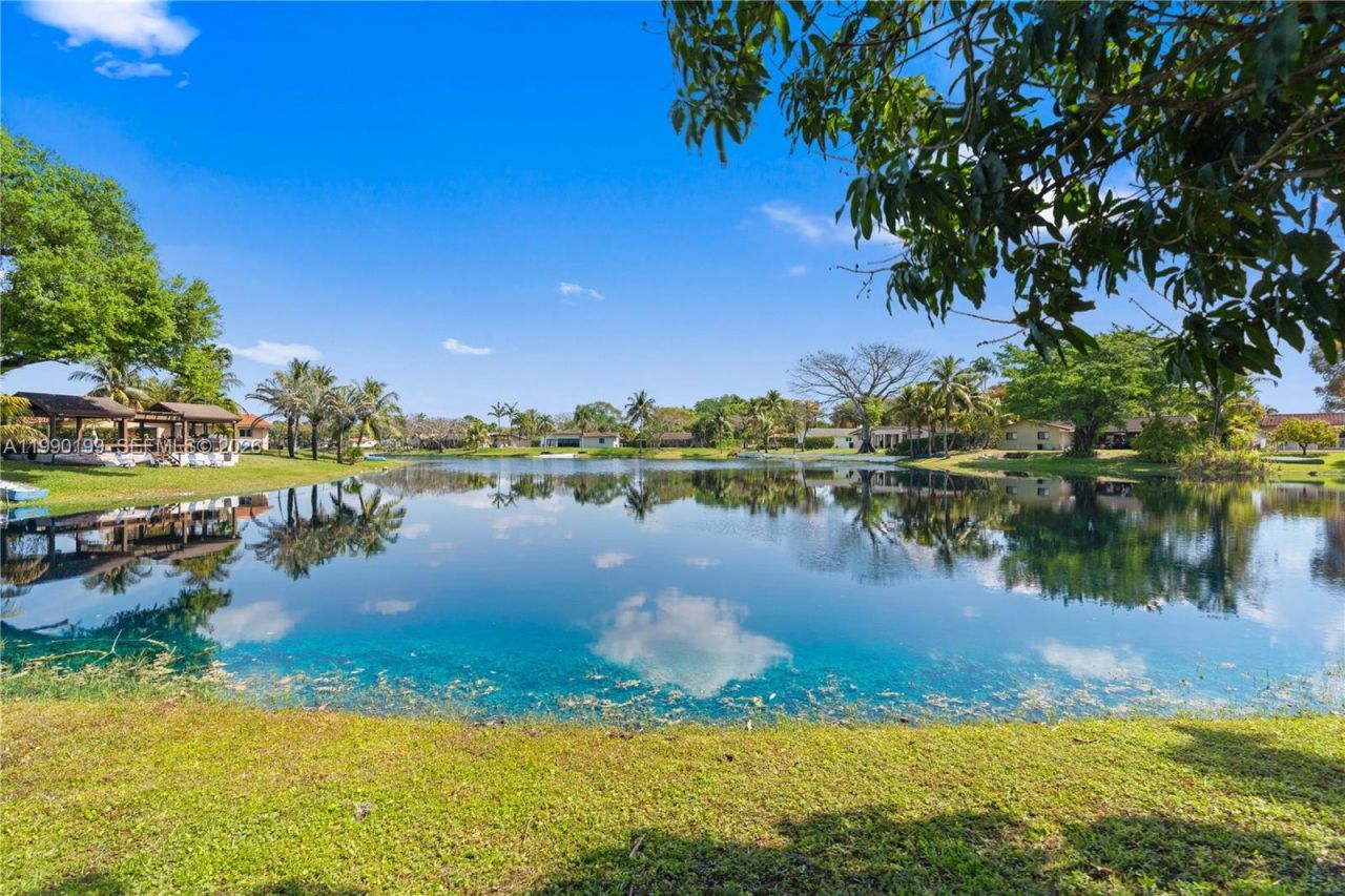 7327 Sabal Dr , Miami Lakes, FL 33014 Photo