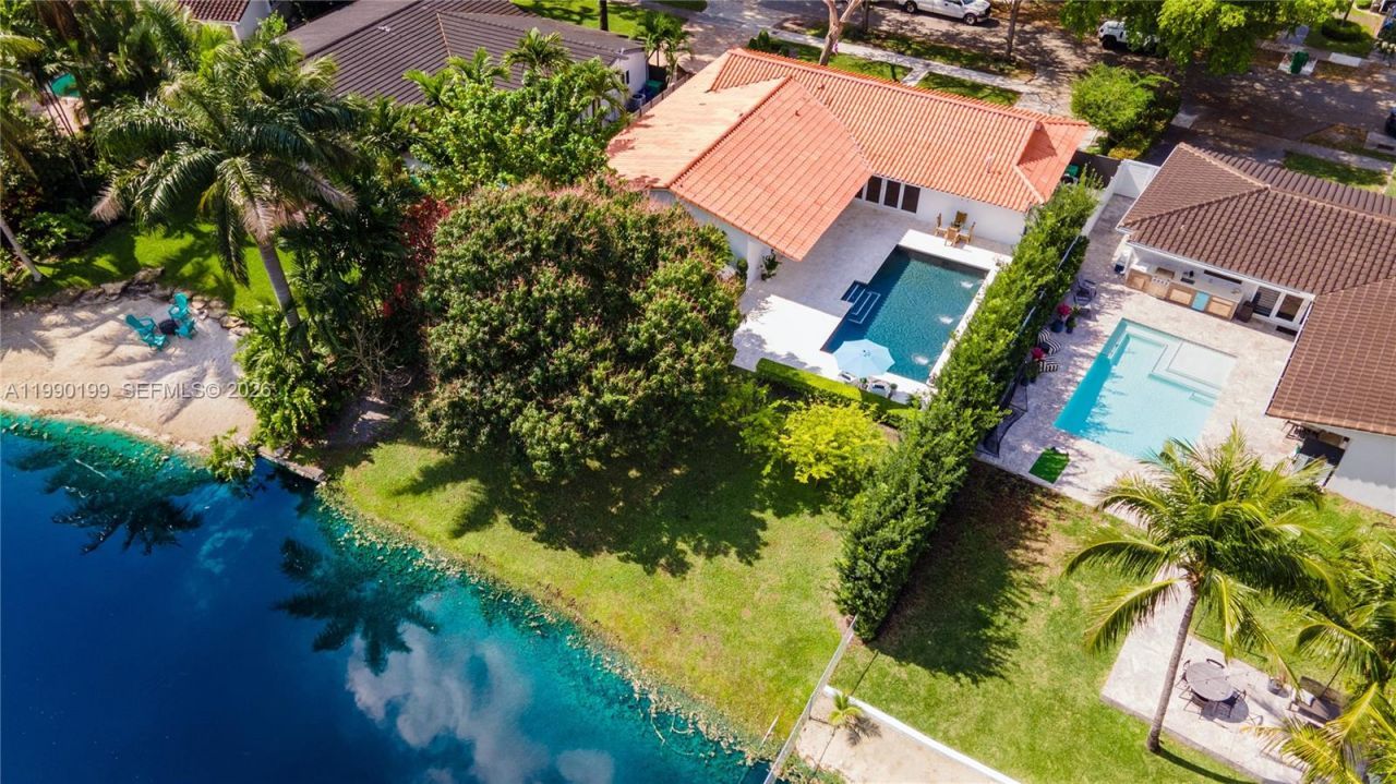 7327 Sabal Dr , Miami Lakes, FL 33014 Photo