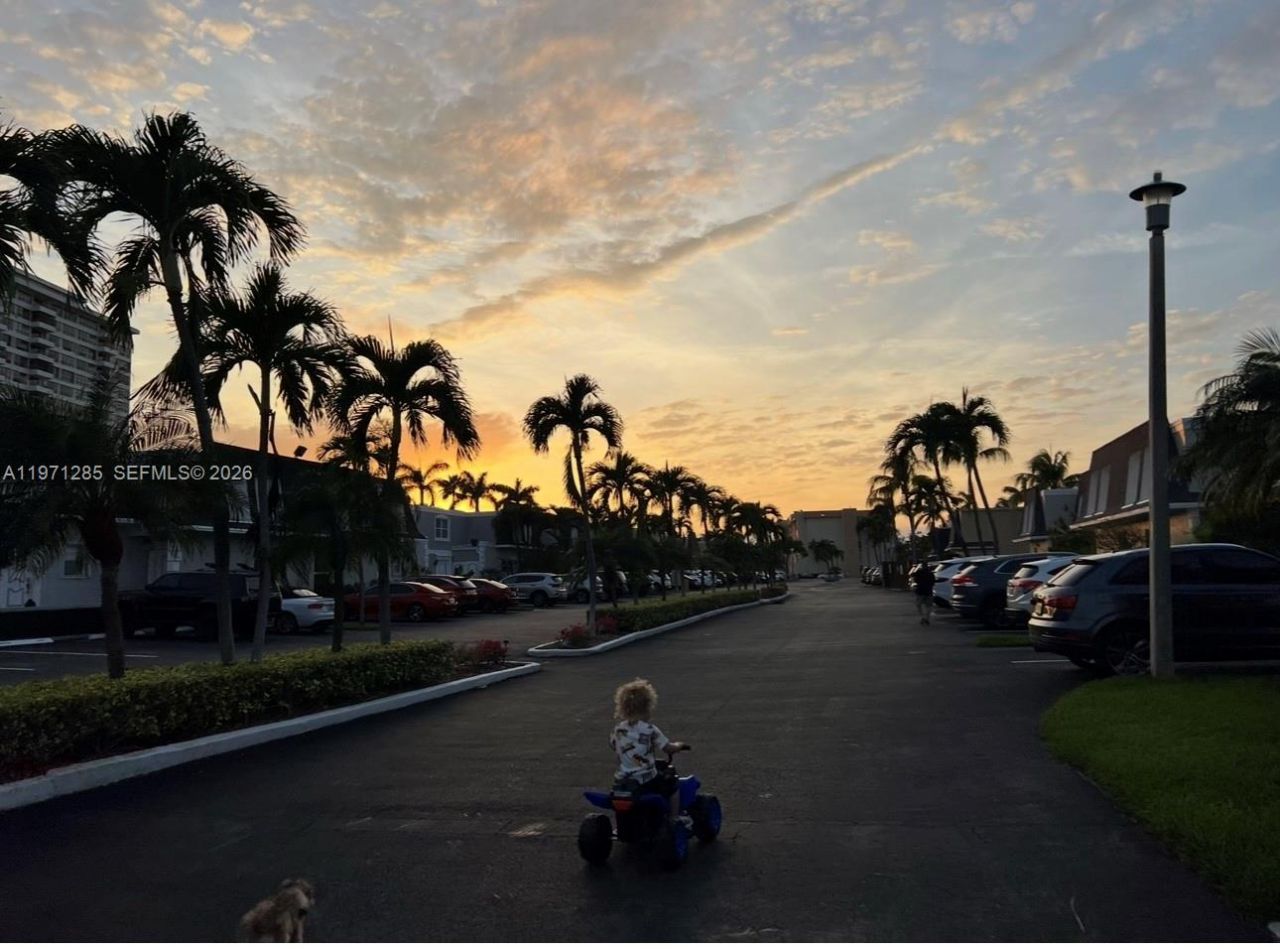 2308 NE 7th St, Unit 29, Hallandale Beach, FL 33009 Photo