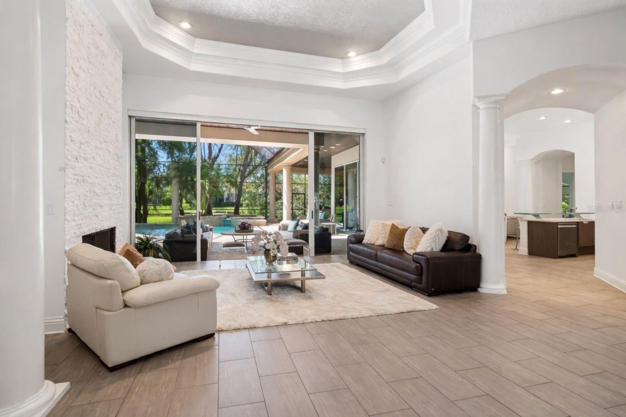 17008 Madres De Avila, Tampa, FL 33613 Photo