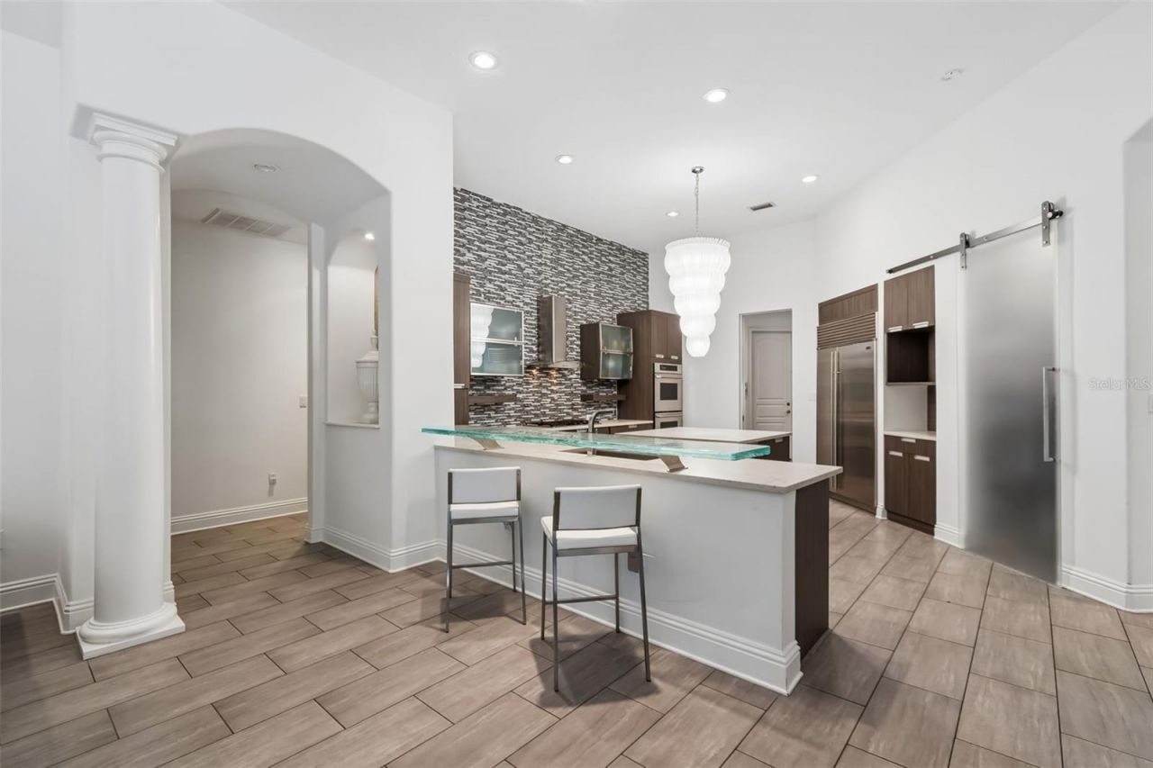 17008 Madres De Avila, Tampa, FL 33613 Photo