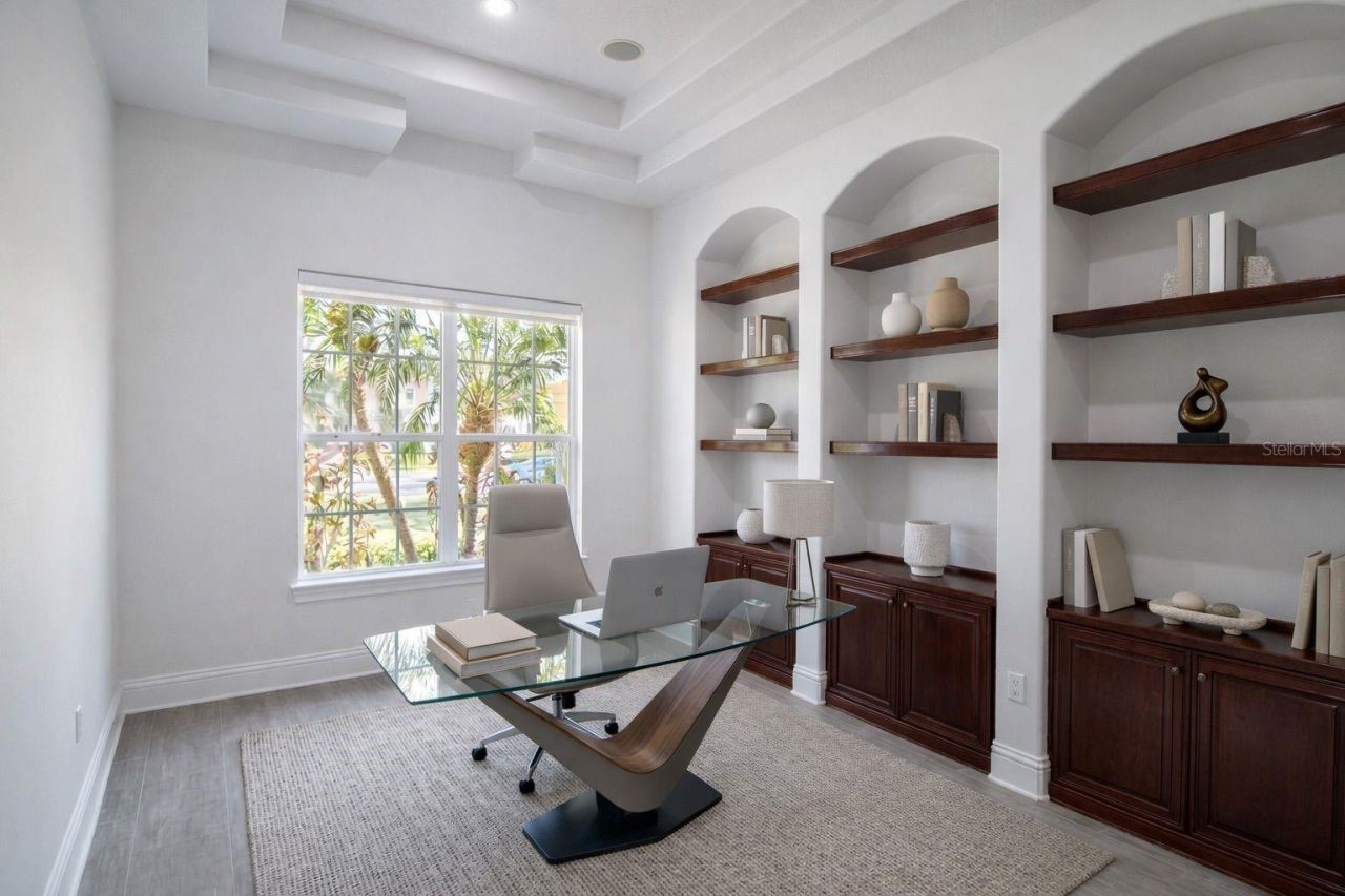 17008 Madres De Avila, Tampa, FL 33613 Photo