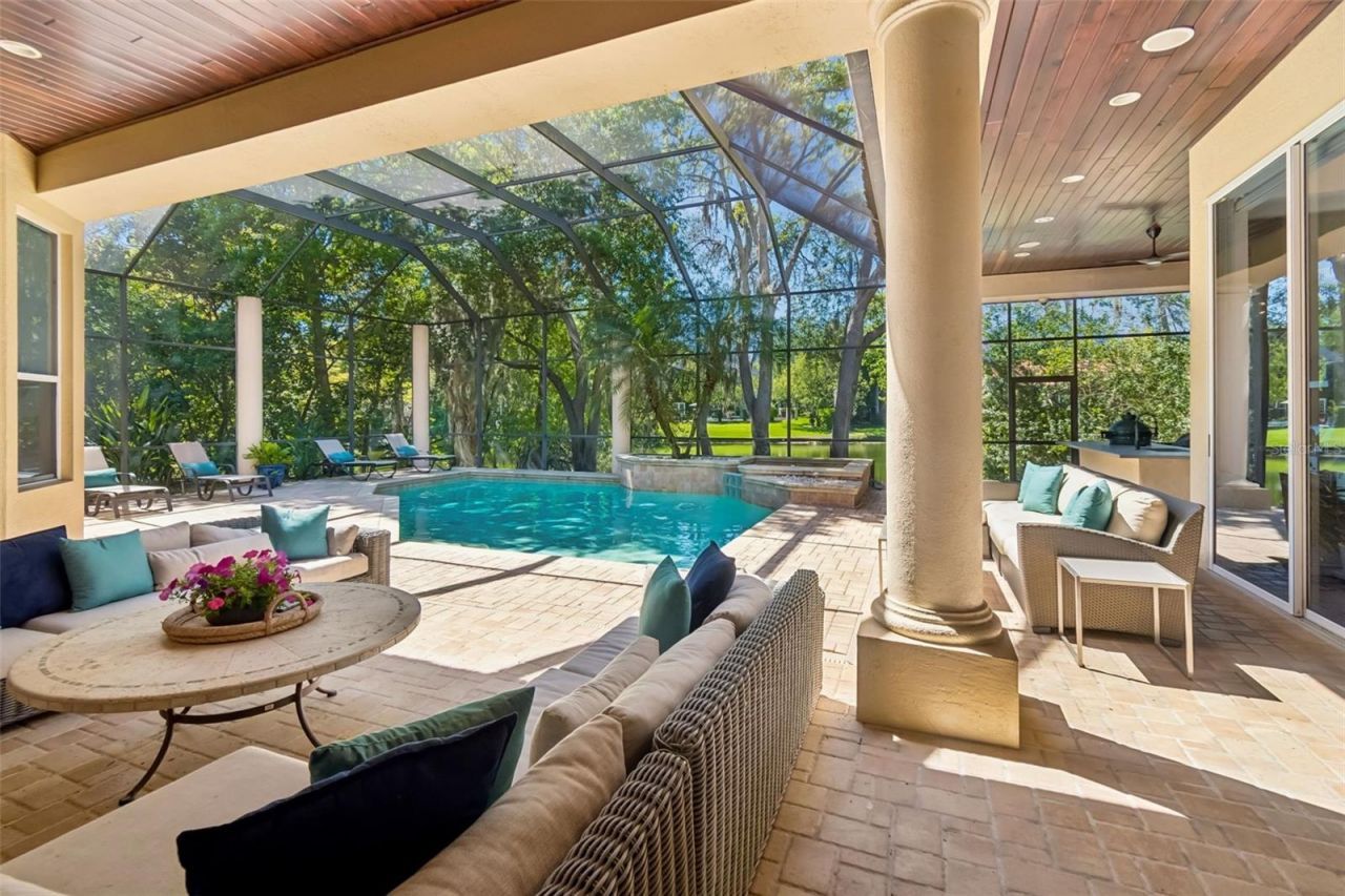 17008 Madres De Avila, Tampa, FL 33613 Photo