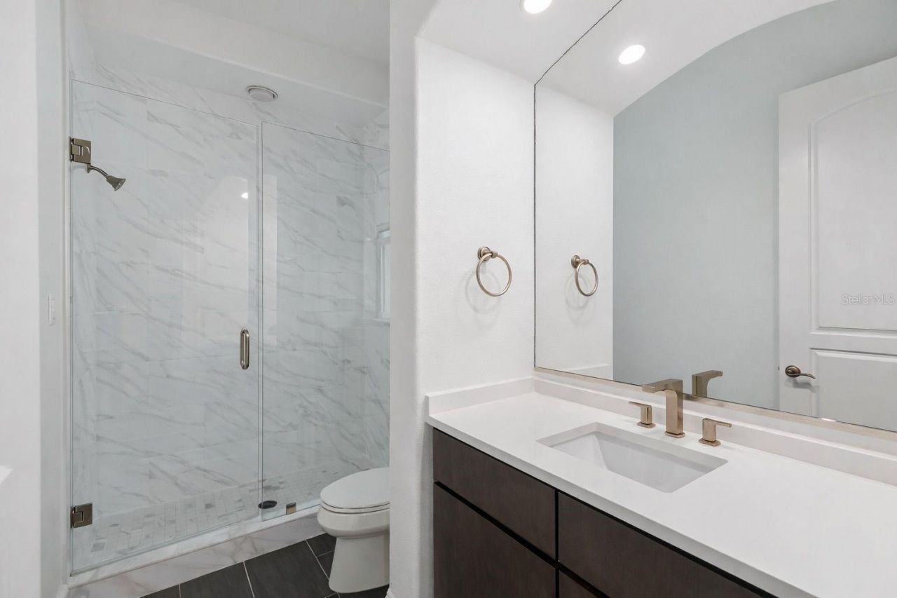 17008 Madres De Avila, Tampa, FL 33613 Photo