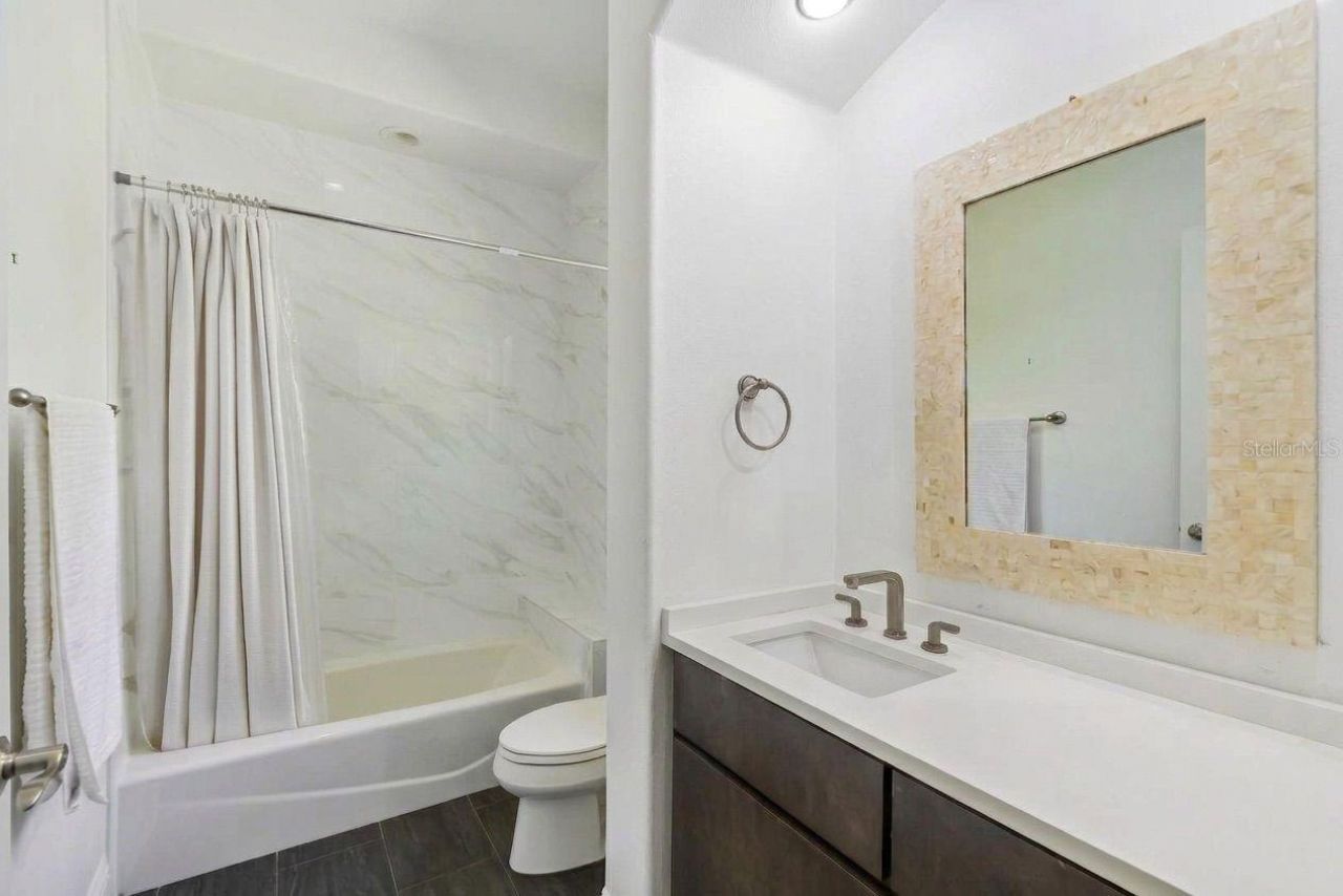 17008 Madres De Avila, Tampa, FL 33613 Photo