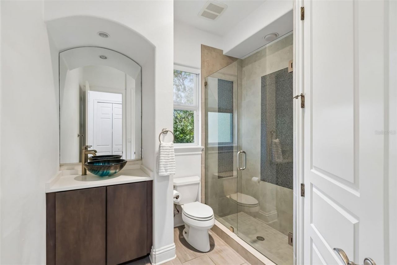 17008 Madres De Avila, Tampa, FL 33613 Photo