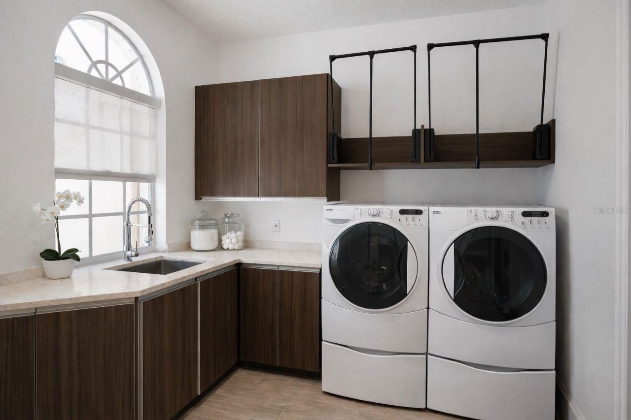 17008 Madres De Avila, Tampa, FL 33613 Photo