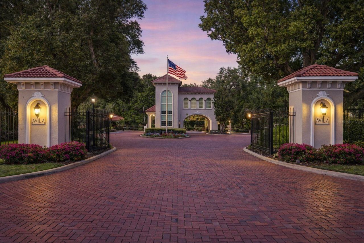 17008 Madres De Avila, Tampa, FL 33613 Photo