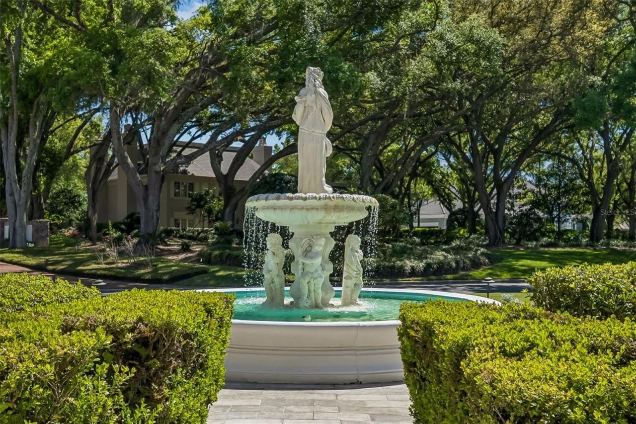 17008 Madres De Avila, Tampa, FL 33613 Photo