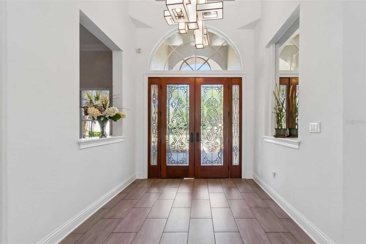 17008 Madres De Avila, Tampa, FL 33613 Photo