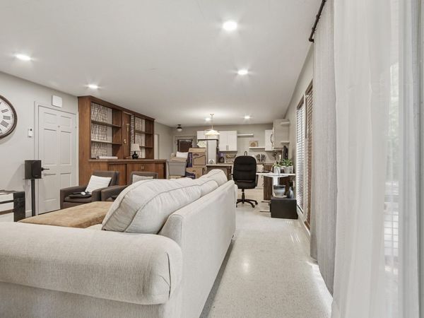 215 E Live Oak Avenue, Unit A, DeFuniak Springs, FL 32435