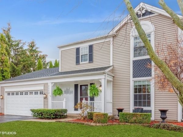 1112 WOODLAKE Drive , Carol Stream, IL 60188