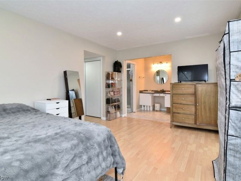 2108 Glouchester Drive, Lyndhurst, OH 44124 Photo 14