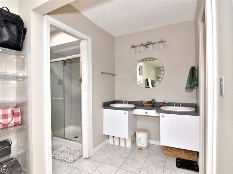 2108 Glouchester Drive, Lyndhurst, OH 44124 Photo 15