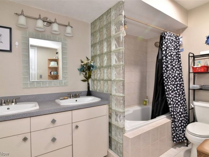 2108 Glouchester Drive, Lyndhurst, OH 44124 Photo 19