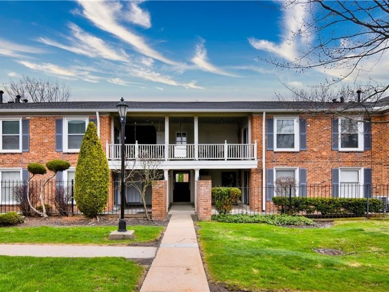 2108 Glouchester Drive, Lyndhurst, OH 44124 Photo 2