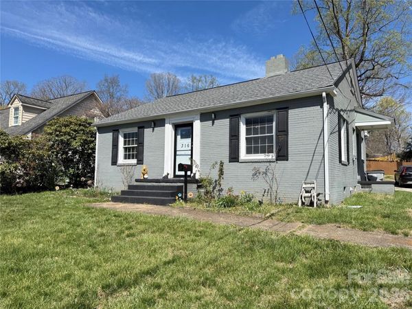 316 Sharon Avenue NW, Lenoir, NC 28645