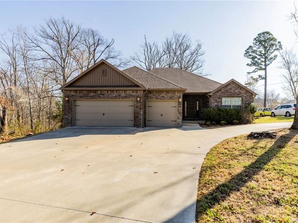 4 Edenhall Lane, Bella Vista, AR 72714