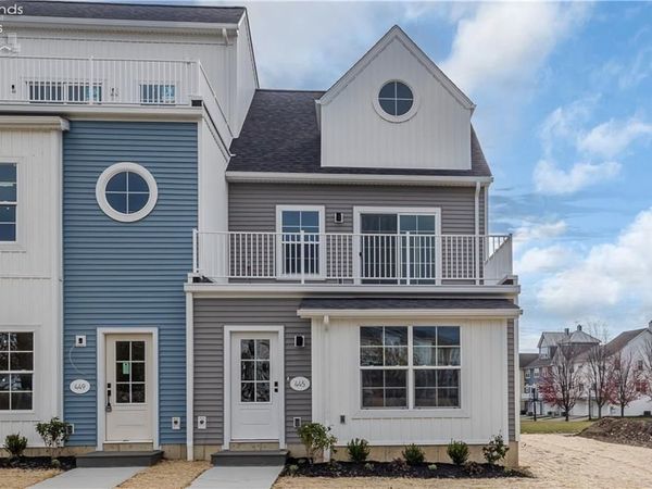 445 Harbor Lane, Lorain, OH 44052