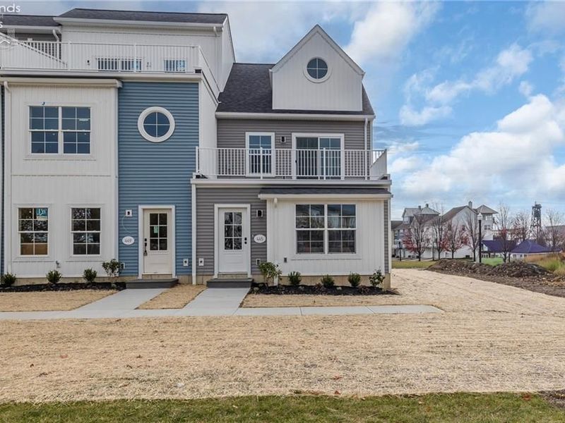 445 Harbor Lane, Lorain, OH 44052 Photo 3