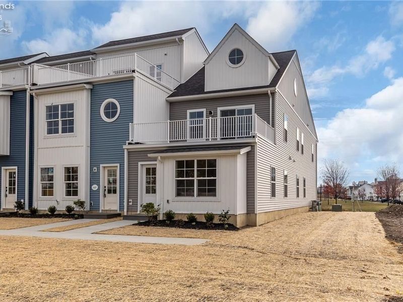 445 Harbor Lane, Lorain, OH 44052 Photo 32