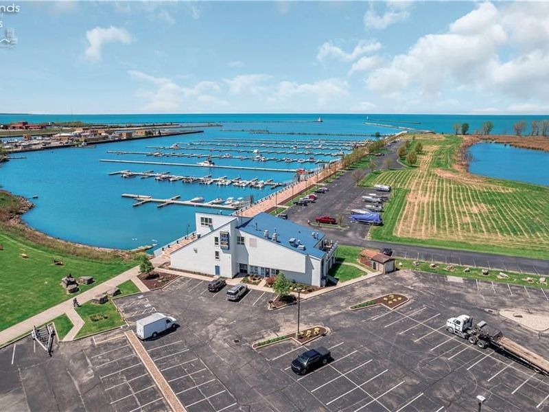 445 Harbor Lane, Lorain, OH 44052 Photo 41